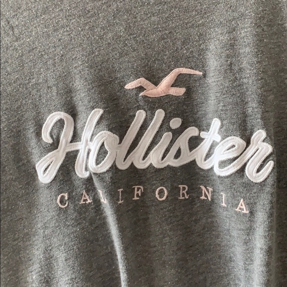 Hollister Logo Graphic Tee - Picture 4 of 4